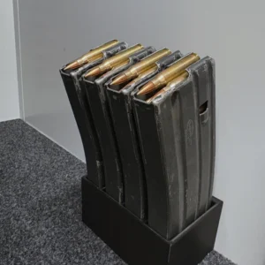 Magnetinis AR-15 dėtuvių laikiklis – 4 vietų
